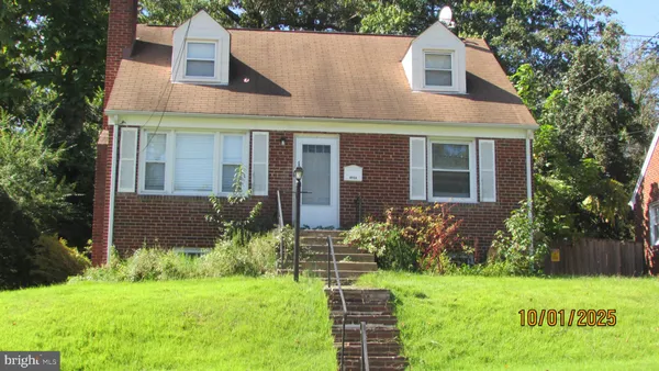 a view of a house with a yard and plants