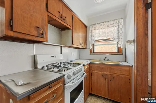 $639,000 | 22 Arthur Street, Clifton, NJ 07011