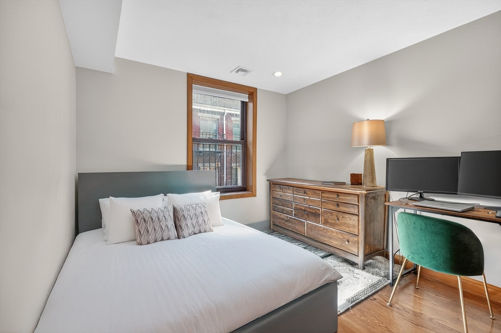 269 North Street, Unit 2 Boston, MA 02113 - Photo 5 of 9