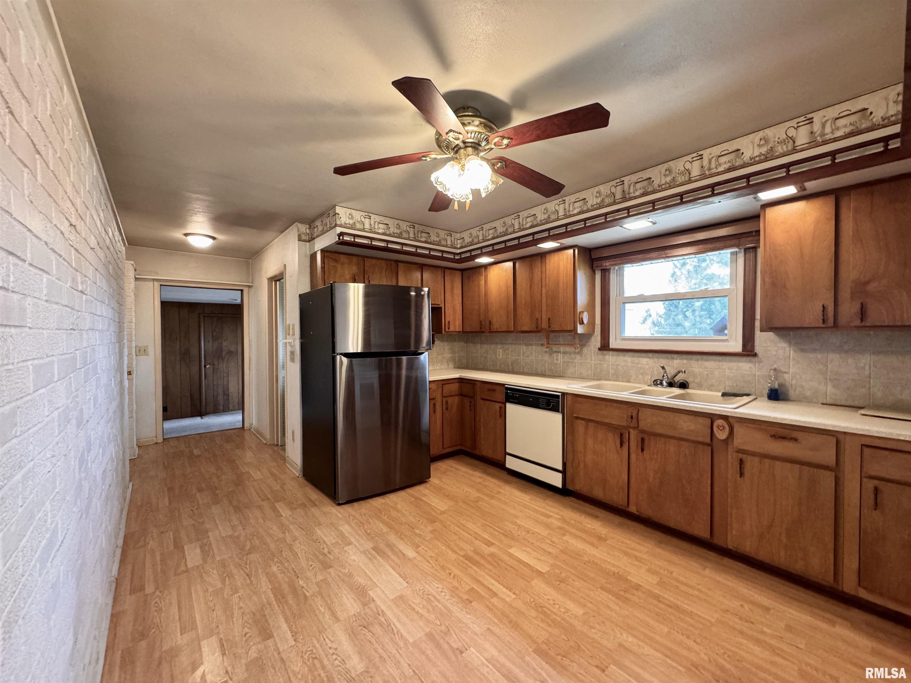 708 Jamie Lane Macomb, IL 61455 - Photo 12 of 23