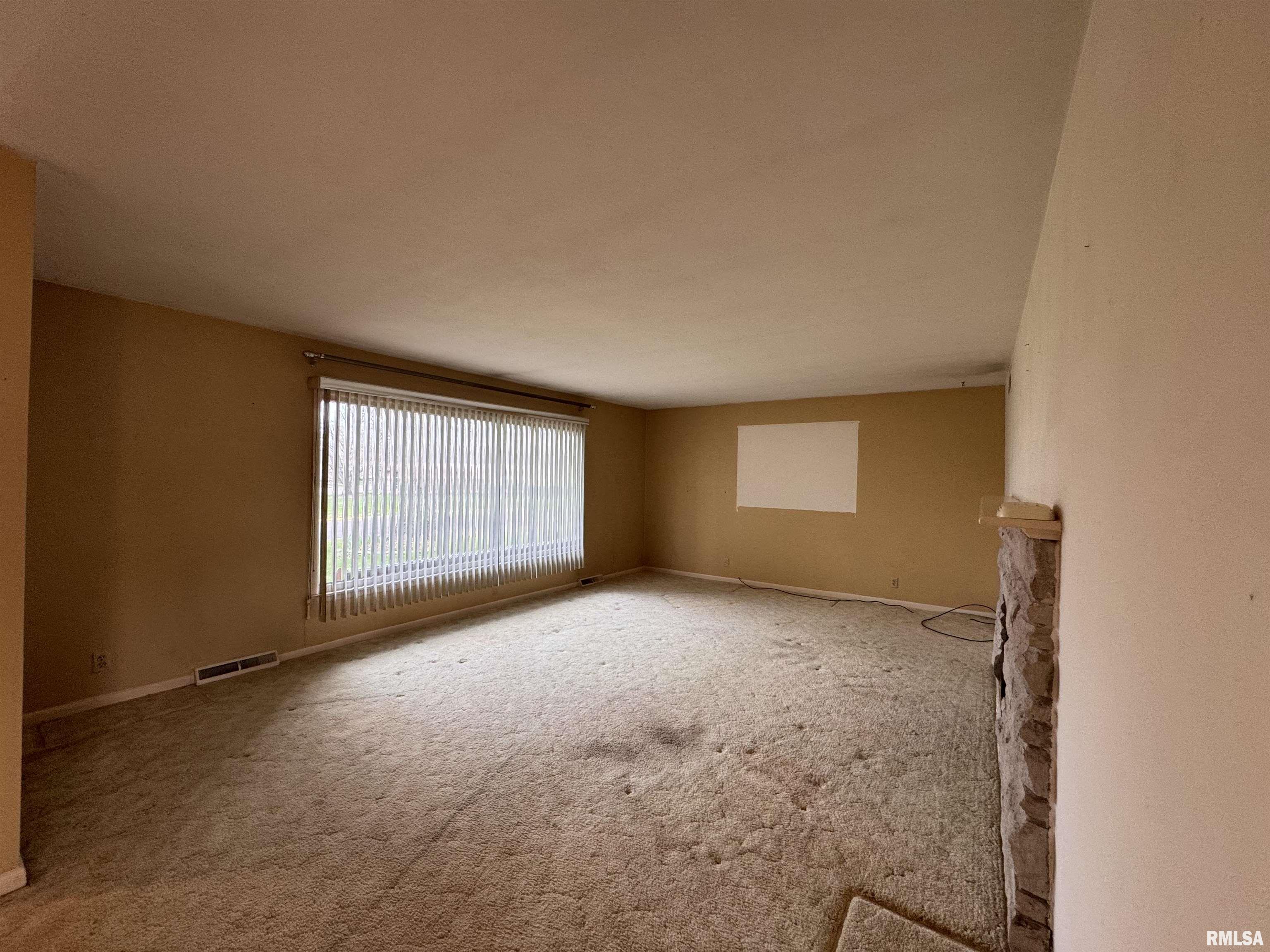 708 Jamie Lane Macomb, IL 61455 - Photo 3 of 23