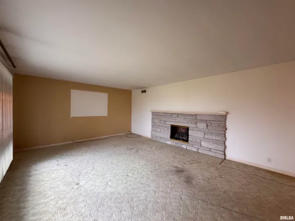 $164,000 | 708 Jamie Lane, Macomb, IL 61455