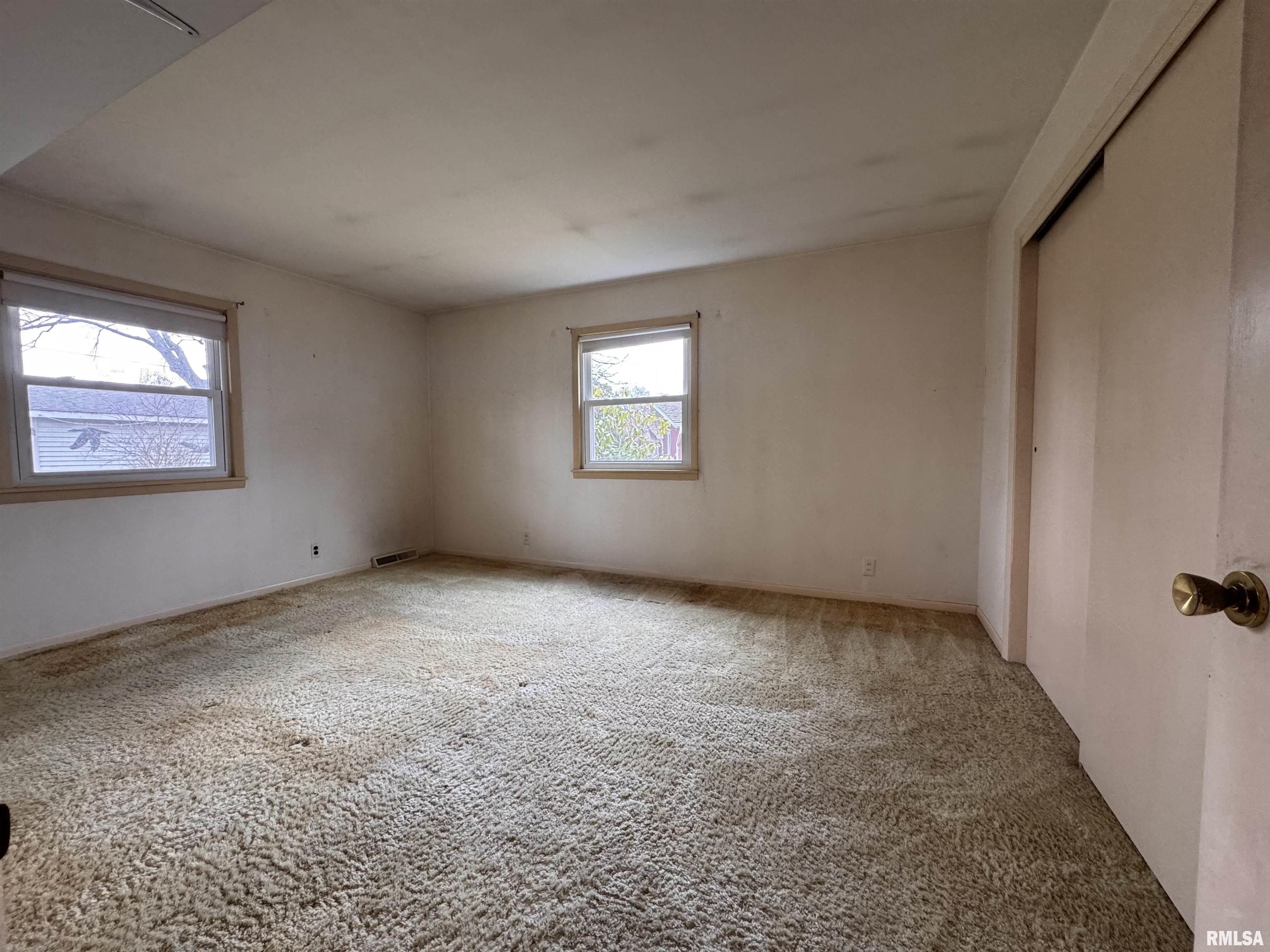 708 Jamie Lane Macomb, IL 61455 - Photo 10 of 23