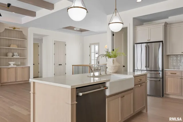 $789,900 | 7131 Alvie Lane, Bettendorf, IA 52722