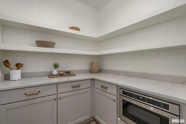 $789,900 | 7131 Alvie Lane, Bettendorf, IA 52722