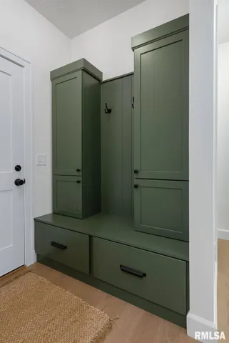 $789,900 | 7131 Alvie Lane, Bettendorf, IA 52722