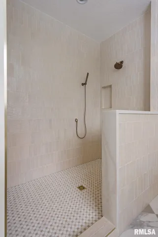 $789,900 | 7131 Alvie Lane, Bettendorf, IA 52722