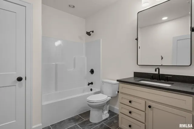 $789,900 | 7131 Alvie Lane, Bettendorf, IA 52722