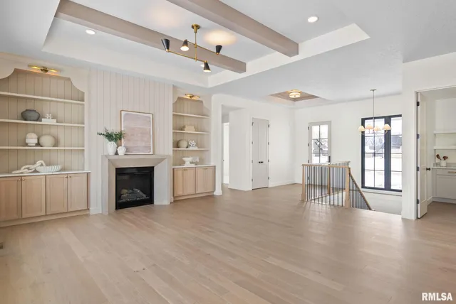 $789,900 | 7131 Alvie Lane, Bettendorf, IA 52722