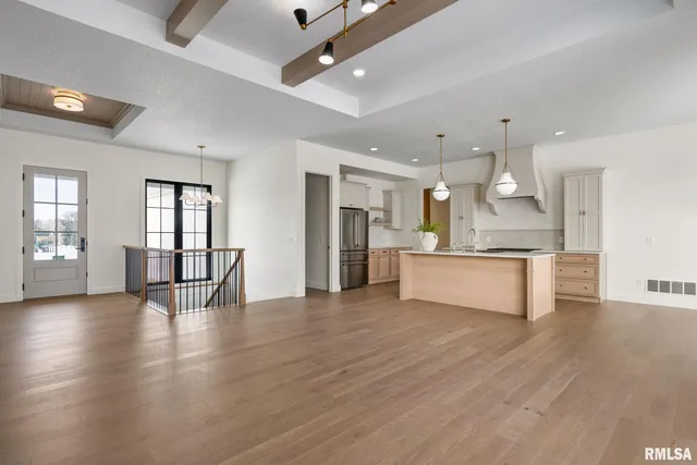 $789,900 | 7131 Alvie Lane, Bettendorf, IA 52722