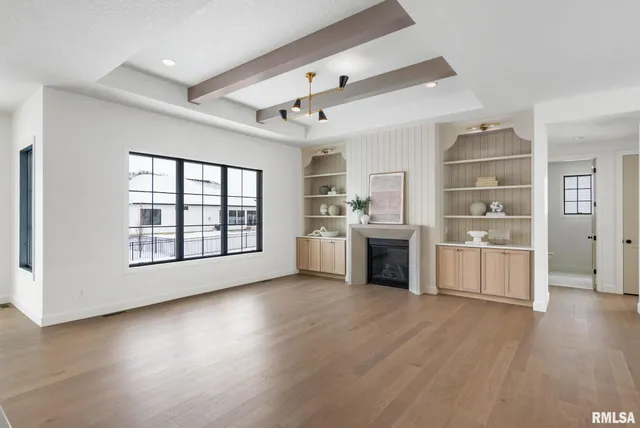 $789,900 | 7131 Alvie Lane, Bettendorf, IA 52722