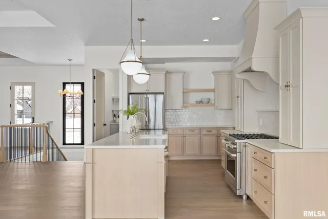 $789,900 | 7131 Alvie Lane, Bettendorf, IA 52722