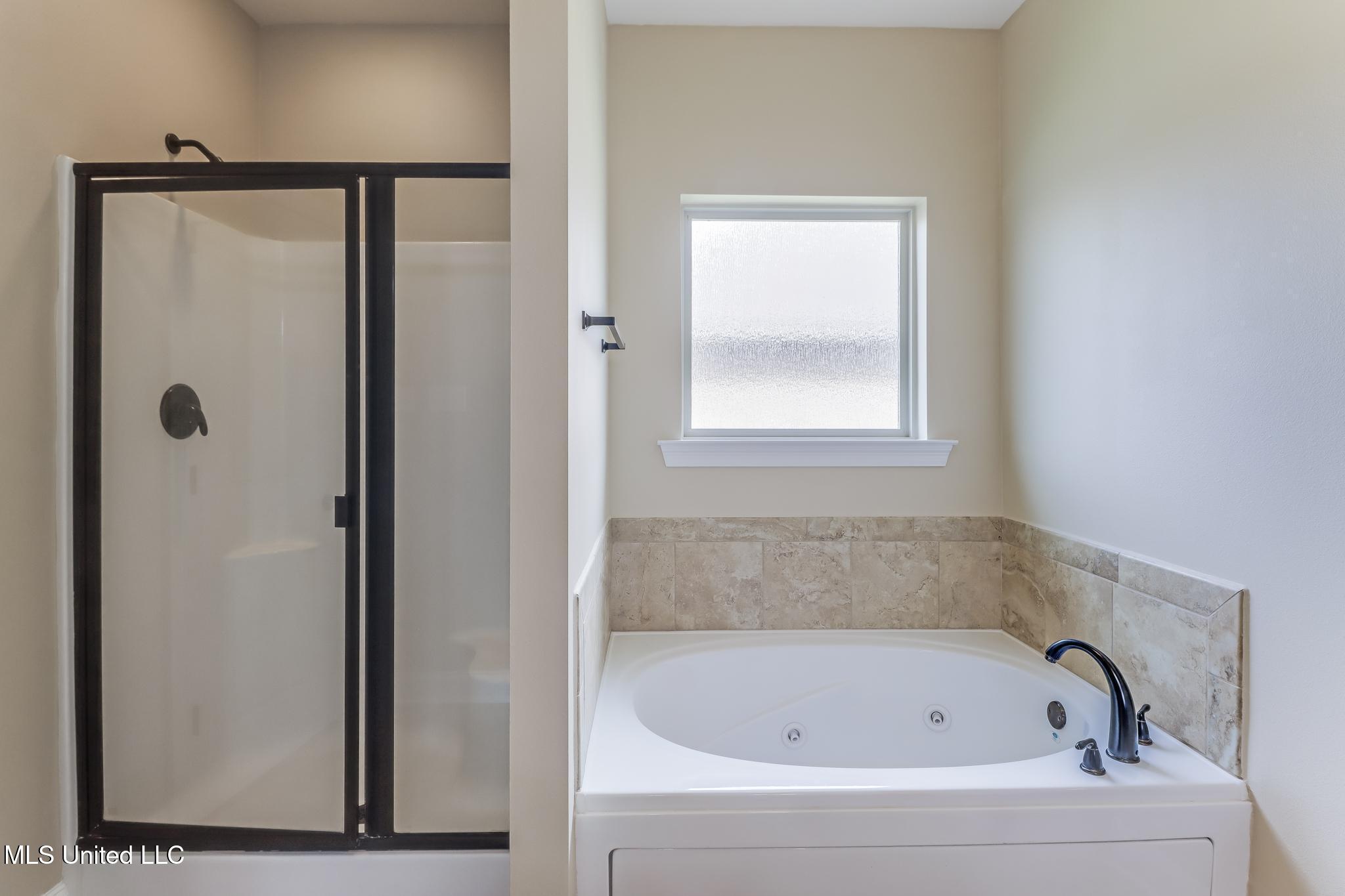 14280 Whippoorwill Road Gulfport, MS 39503 - Photo 11 of 26 Master Bathroom