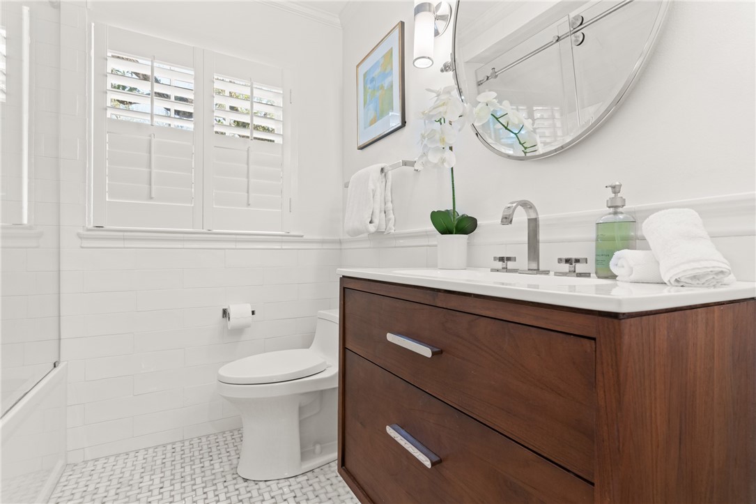 1460 Ocean Boulevard, Unit 108 St. Simons Island, GA 31522 - Photo 14 of 36 upstairs renovated bathroom
