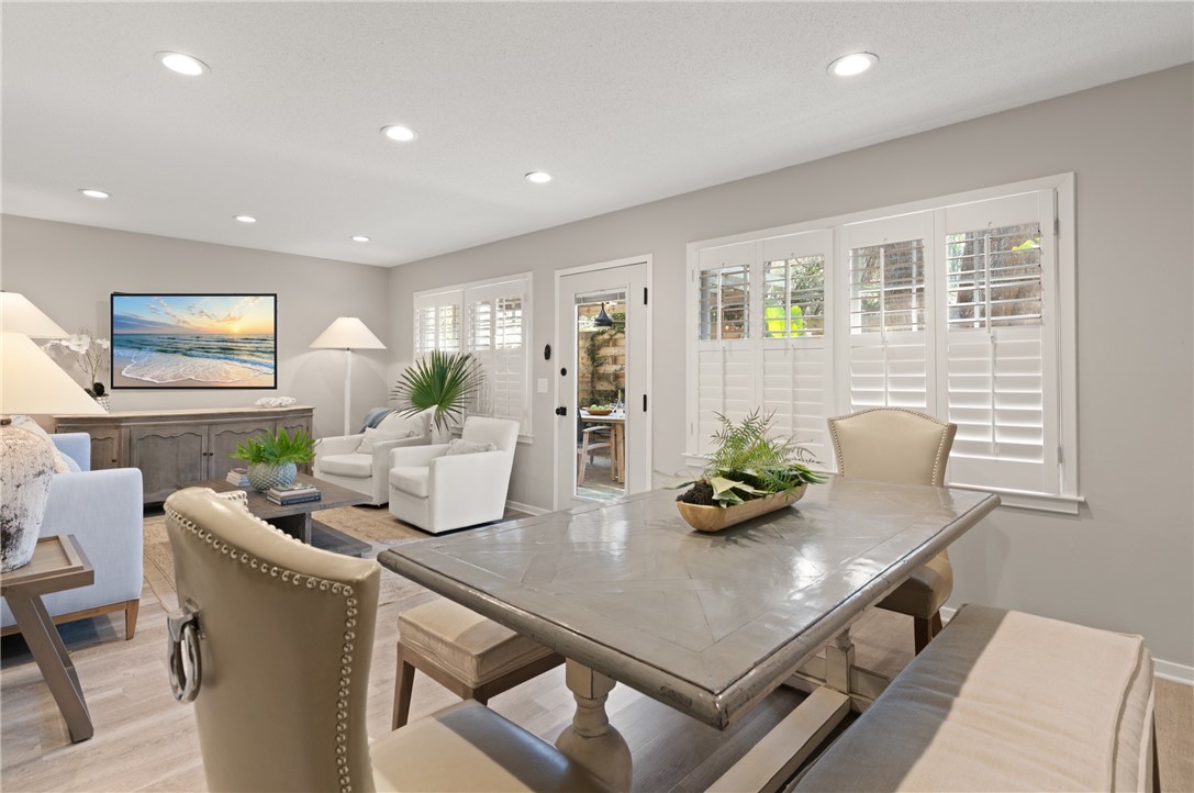 1460 Ocean Boulevard, Unit 108 St. Simons Island, GA 31522 - Photo 6 of 36 Family room open to the dining area