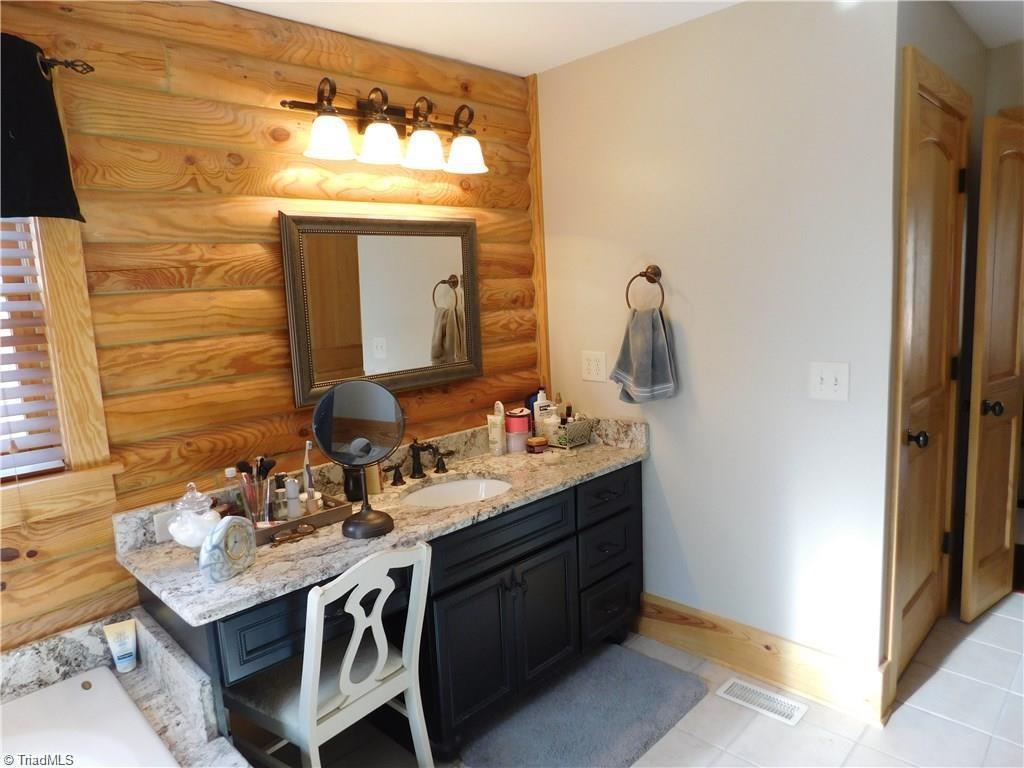 433 Curry Road High Point, NC 27265 - Photo 21 of 30 Master Bath