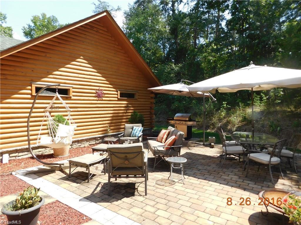 433 Curry Road High Point, NC 27265 - Photo 5 of 30 Patio area