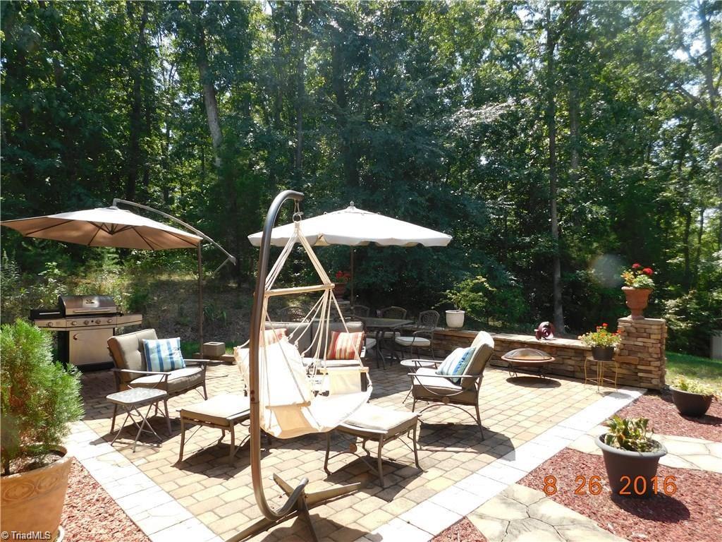 433 Curry Road High Point, NC 27265 - Photo 6 of 30 Patio and backyard area