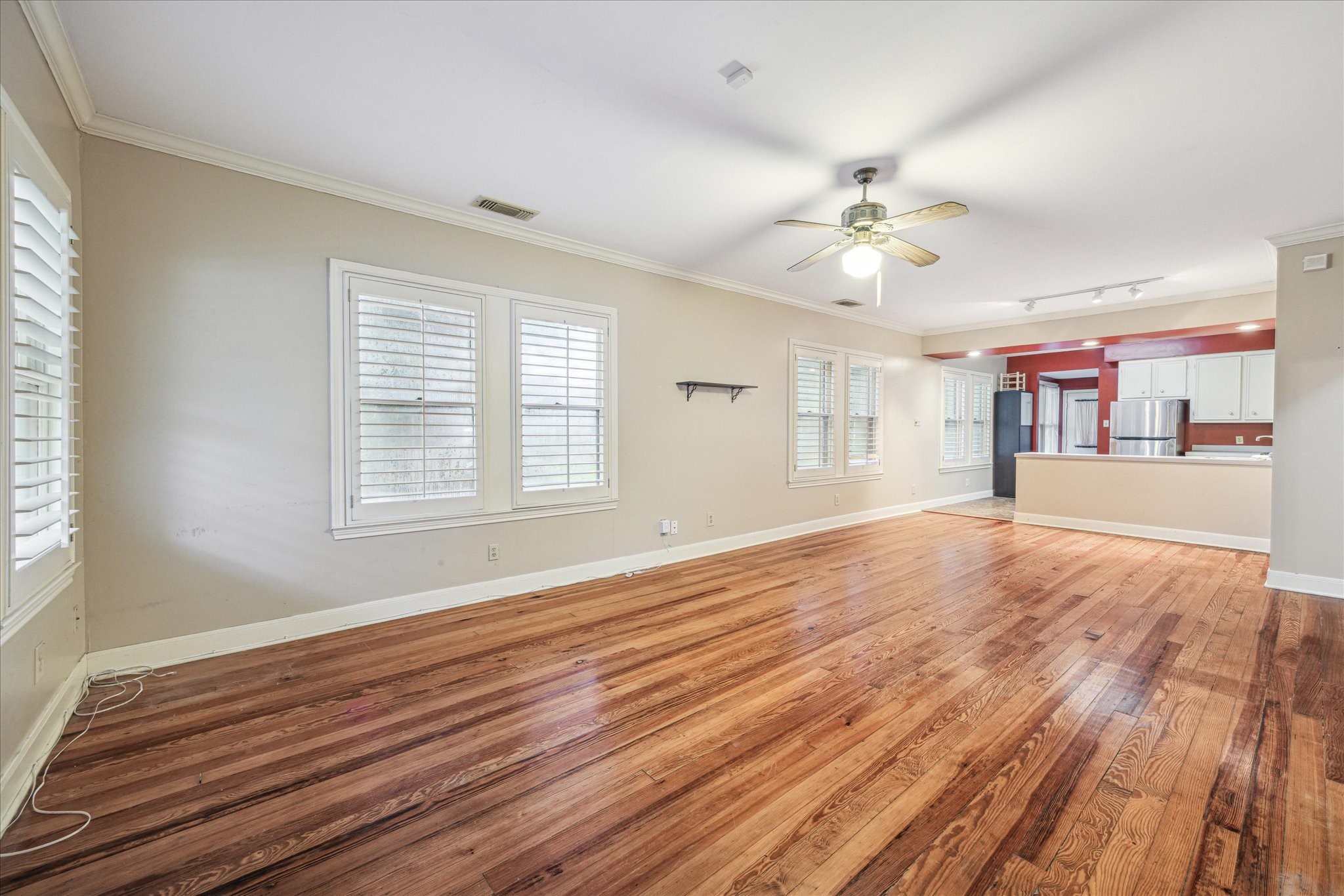 321 West 13th Street Houston, TX 77008 - Photo 2 of 10 wooden floor in an empty room with a window