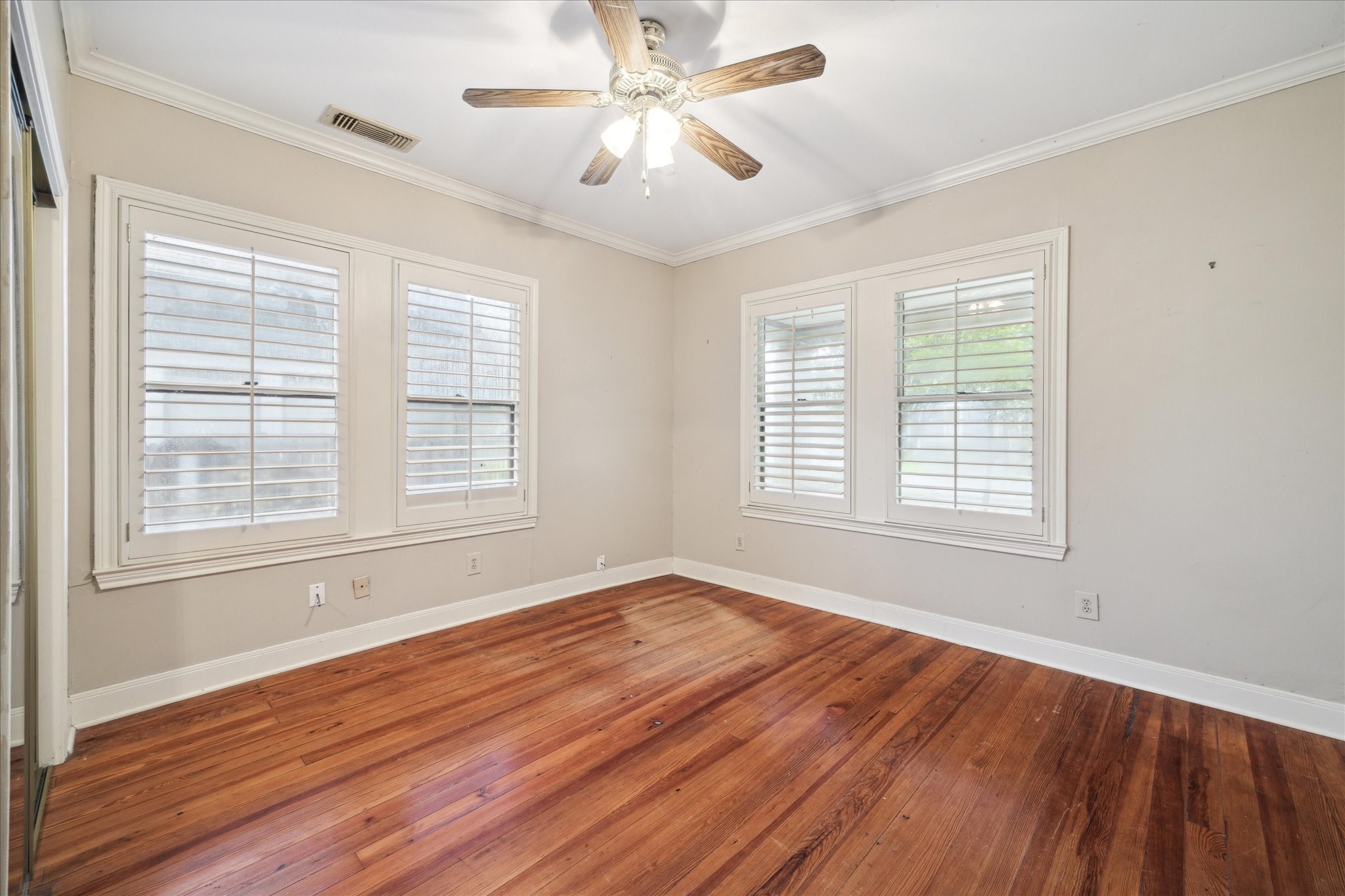 321 West 13th Street Houston, TX 77008 - Photo 6 of 10 a view of an empty room with wooden floor and a window