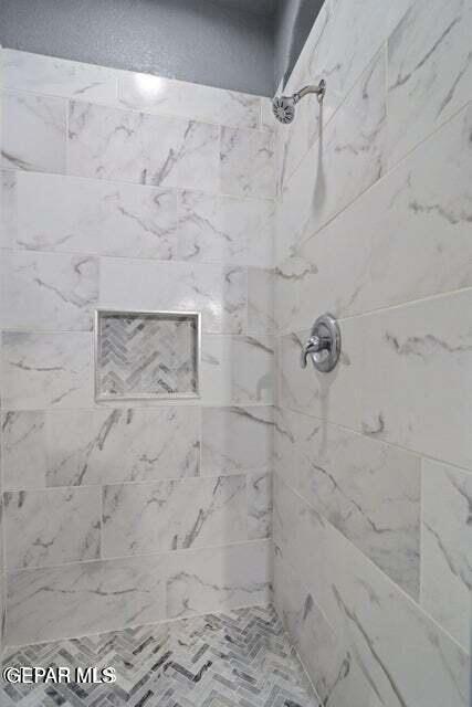 1517 Deer Ridge El Paso, TX 79912 - Photo 17 of 23 mstr ba deer rdg view 2