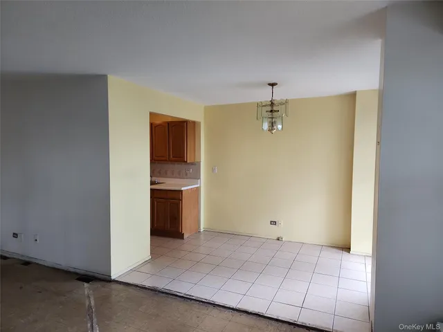 a view of a livingroom with an empty space