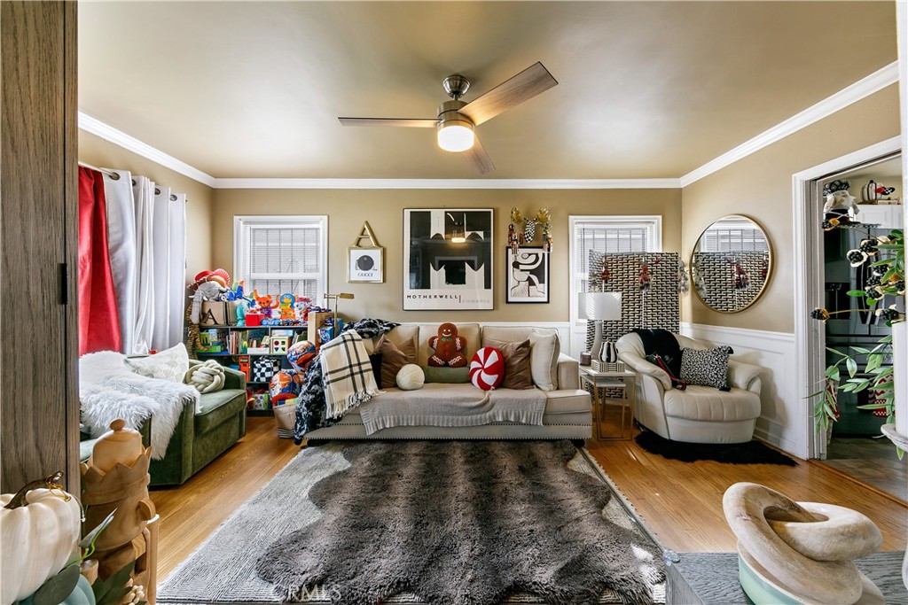 3907 Edgehill Drive Leimert Park, CA 90008 - Photo 17 of 38 a living room with furniture and a window
