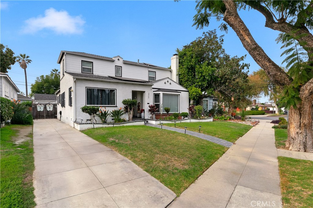 3907 Edgehill Drive Leimert Park, CA 90008 - Photo 2 of 38 a front view of house with yard and green space