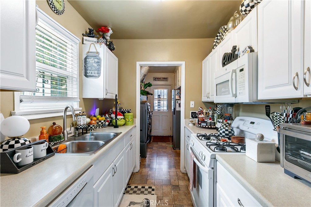 3907 Edgehill Drive Leimert Park, CA 90008 - Photo 21 of 38 a kitchen with lots of counter top space a stove a refrigerator and cabinets