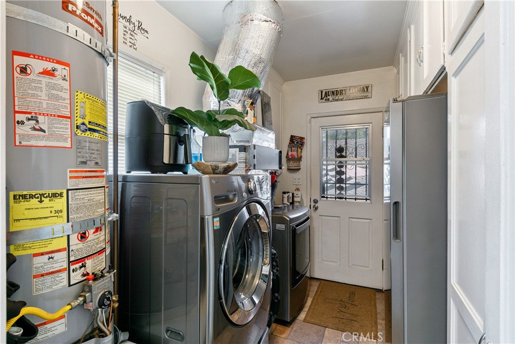 3907 Edgehill Drive Leimert Park, CA 90008 - Photo 22 of 38 a view of a storage & utility room with a window