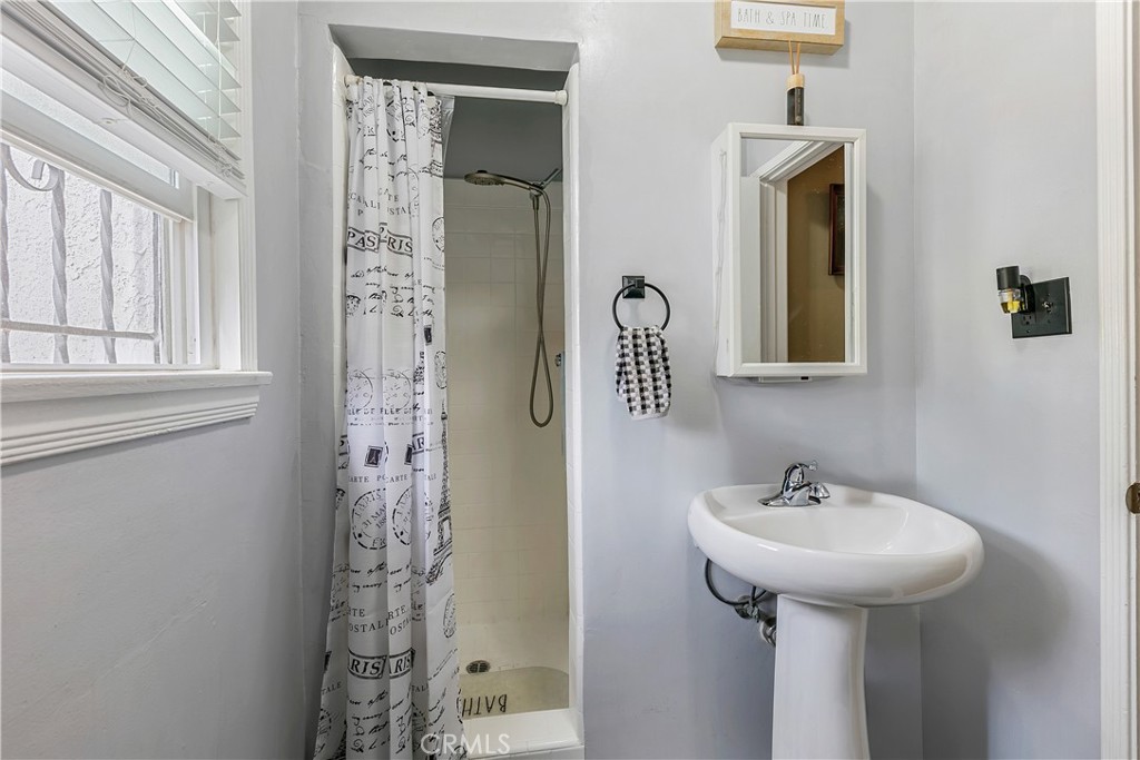 3907 Edgehill Drive Leimert Park, CA 90008 - Photo 24 of 38 a bathroom with a sink a mirror and shower