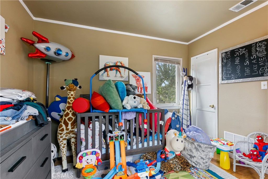 3907 Edgehill Drive Leimert Park, CA 90008 - Photo 29 of 38 a view of group of people