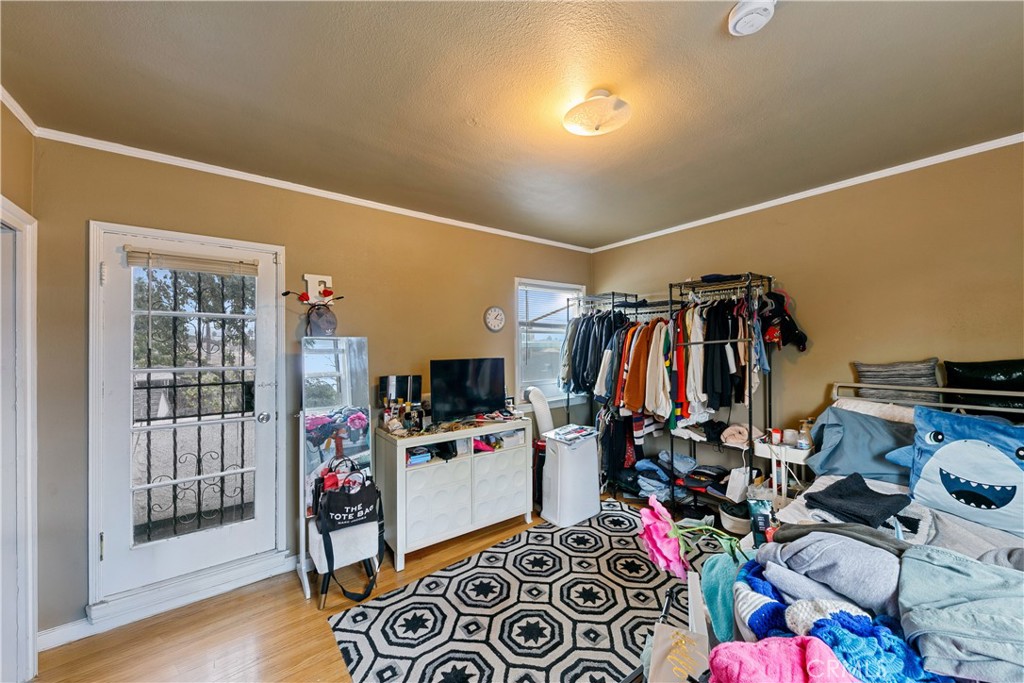 3907 Edgehill Drive Leimert Park, CA 90008 - Photo 32 of 38 a view of a room with gym equipment
