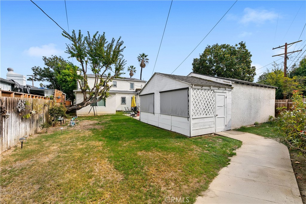 3907 Edgehill Drive Leimert Park, CA 90008 - Photo 38 of 38 a white house that has tree in front of it