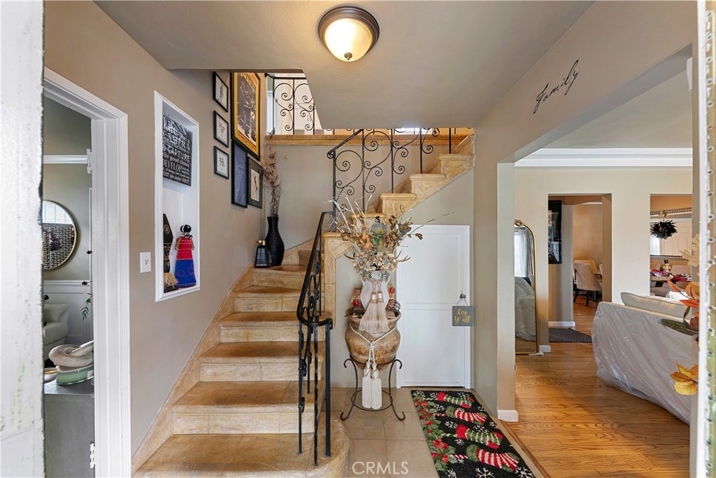 3907 Edgehill Drive Leimert Park, CA 90008 - Photo 5 of 38 a view of entryway with livingroom and furniture