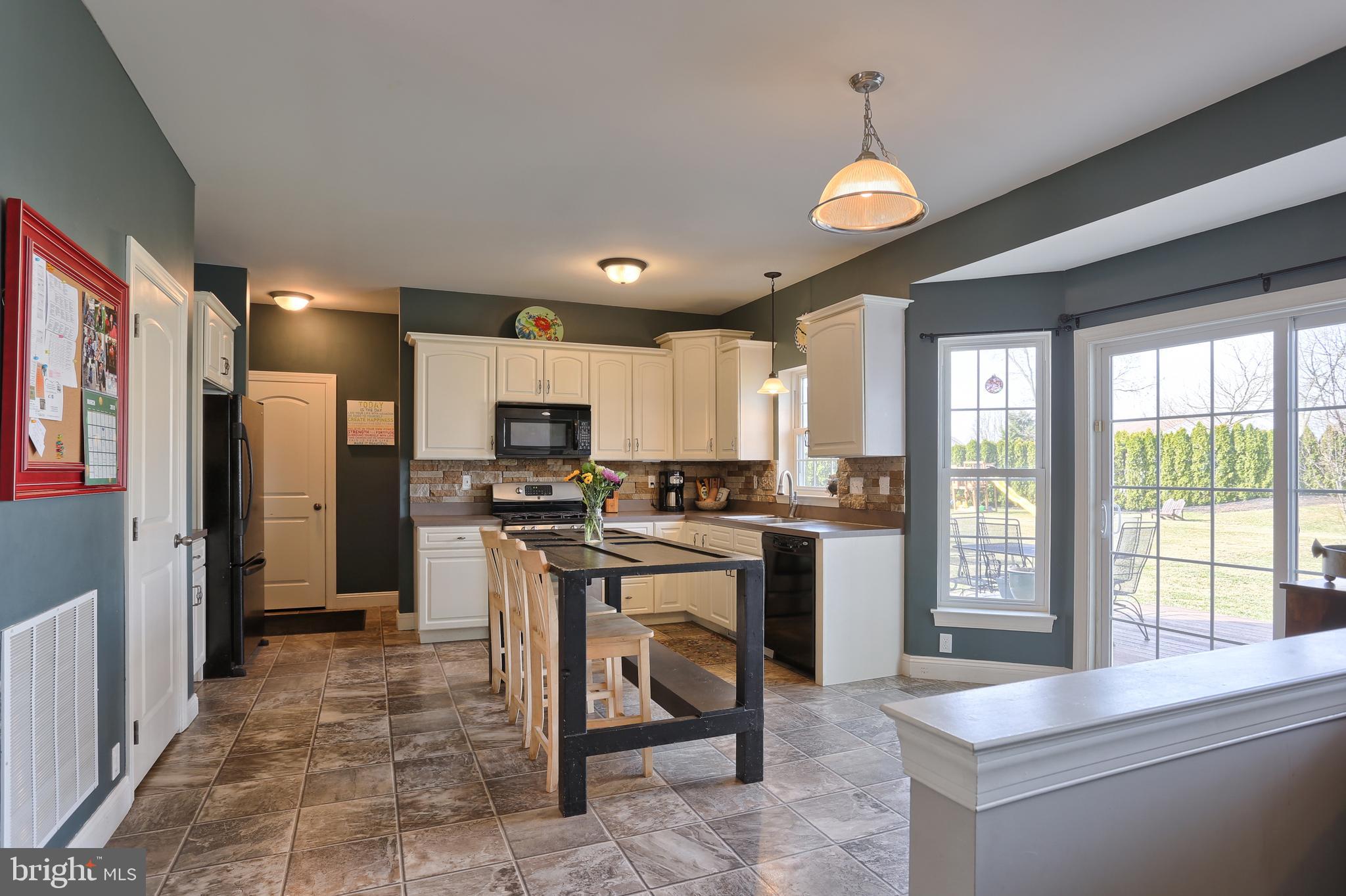 174 Pickwick Circle Palmyra, PA 17078 - Photo 13 of 40