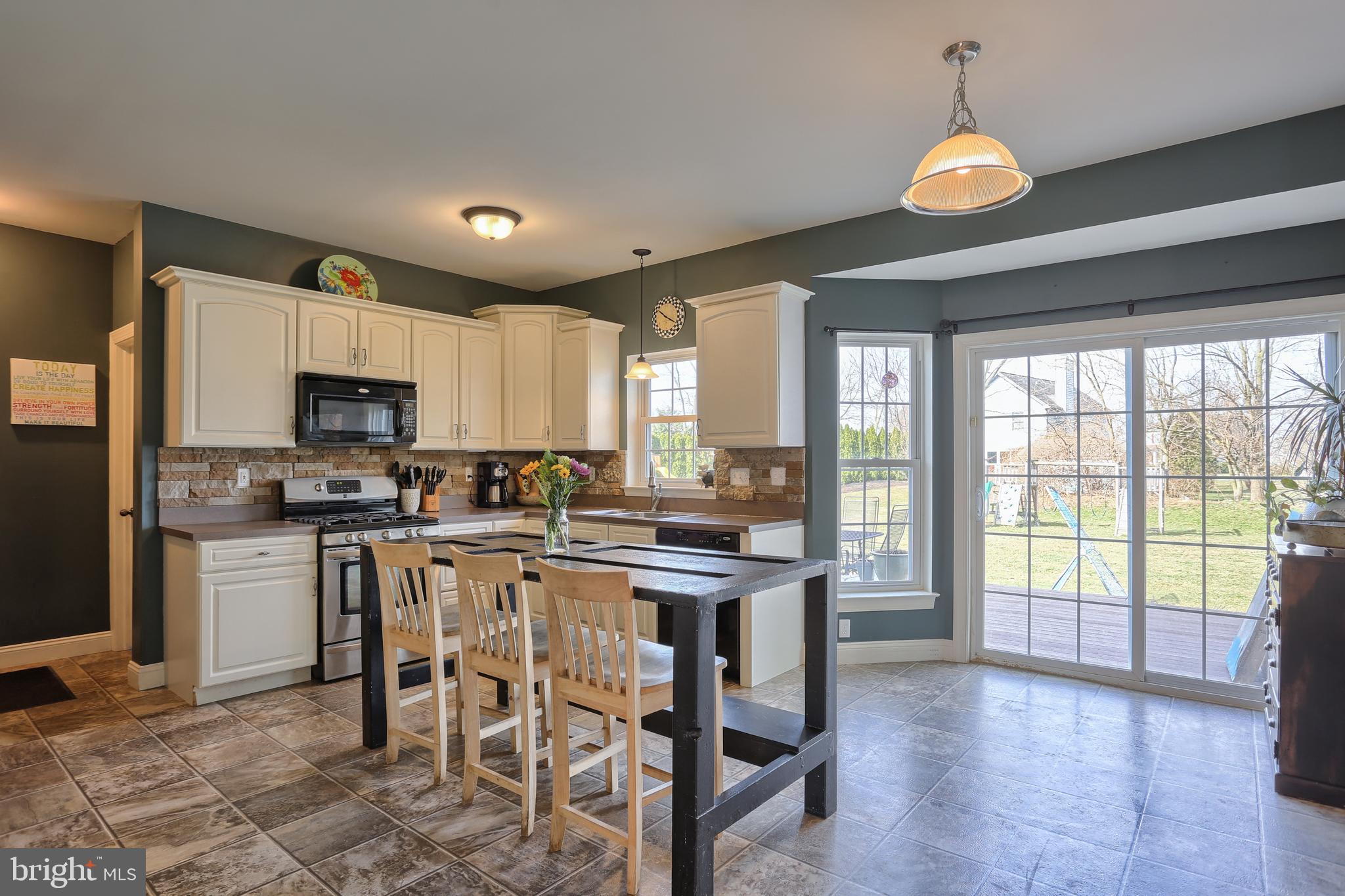 174 Pickwick Circle Palmyra, PA 17078 - Photo 16 of 40