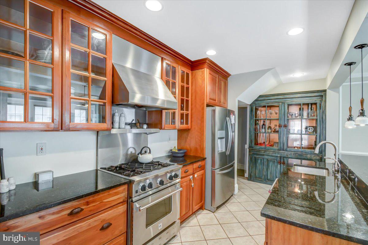4302 Roland Avenue Baltimore, MD 21210 - Photo 15 of 35