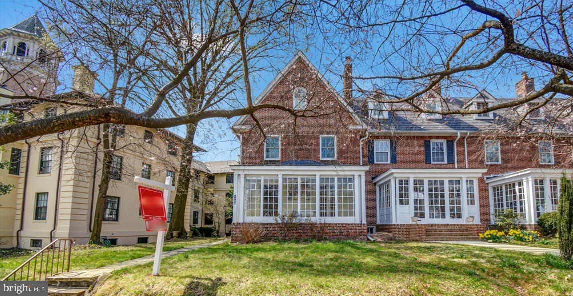 4302 Roland Avenue Baltimore, MD 21210 - Photo 4 of 35