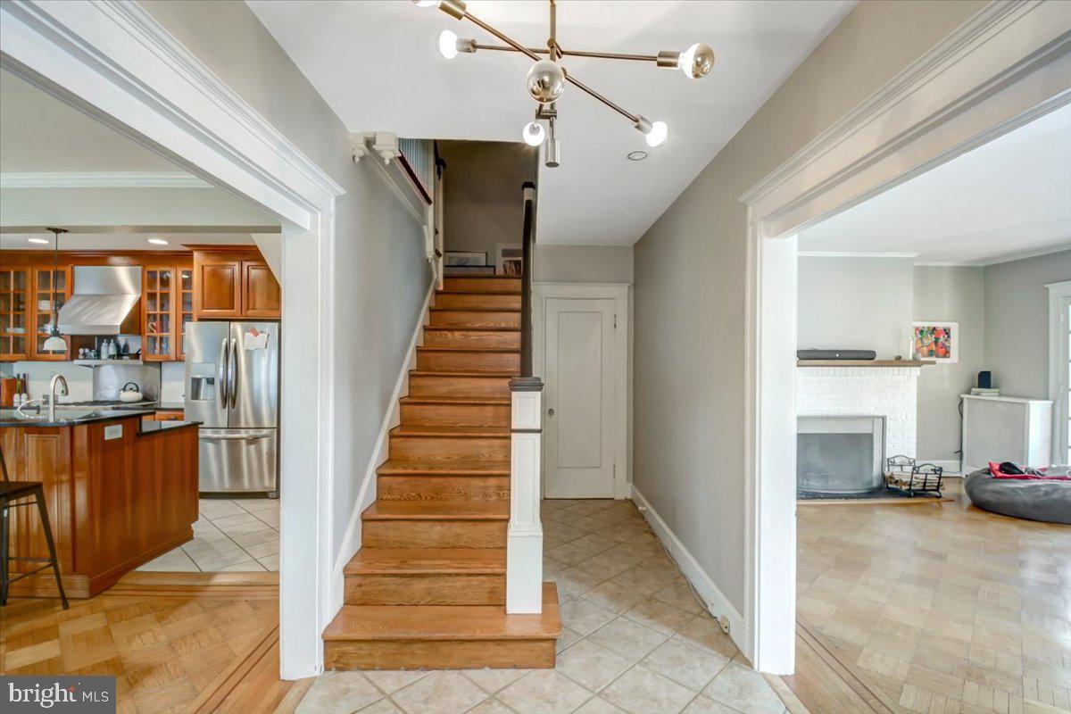 4302 Roland Avenue Baltimore, MD 21210 - Photo 5 of 35