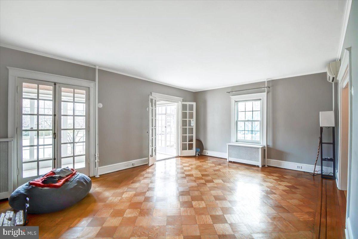 4302 Roland Avenue Baltimore, MD 21210 - Photo 8 of 35