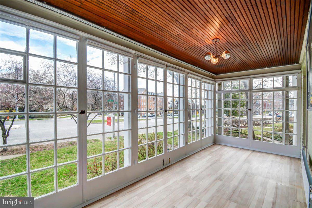 4302 Roland Avenue Baltimore, MD 21210 - Photo 9 of 35