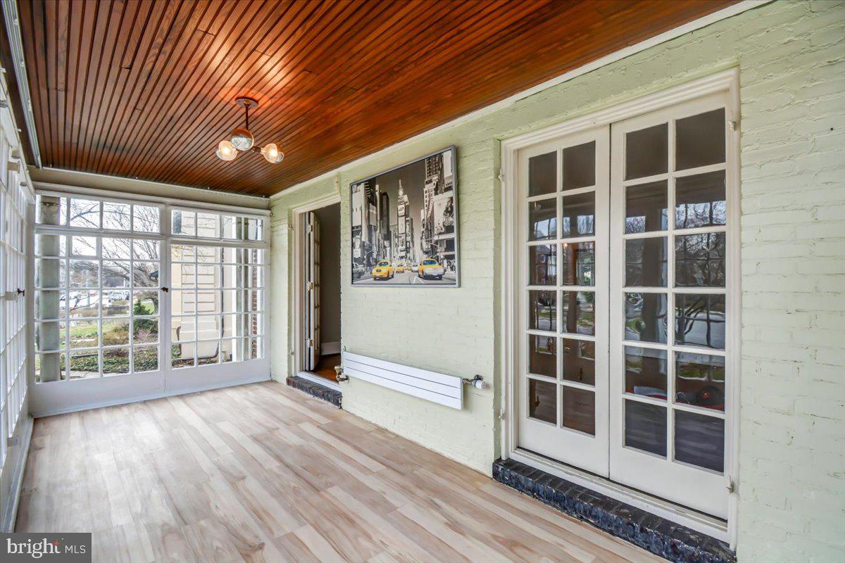 4302 Roland Avenue Baltimore, MD 21210 - Photo 10 of 35