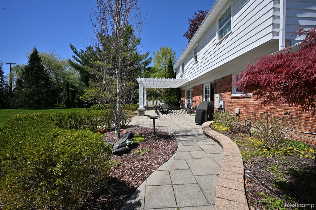 4655 Walnut Lake Road Bloomfield Hills, MI 48301 - Photo 35 of 41 Gallery Image 35