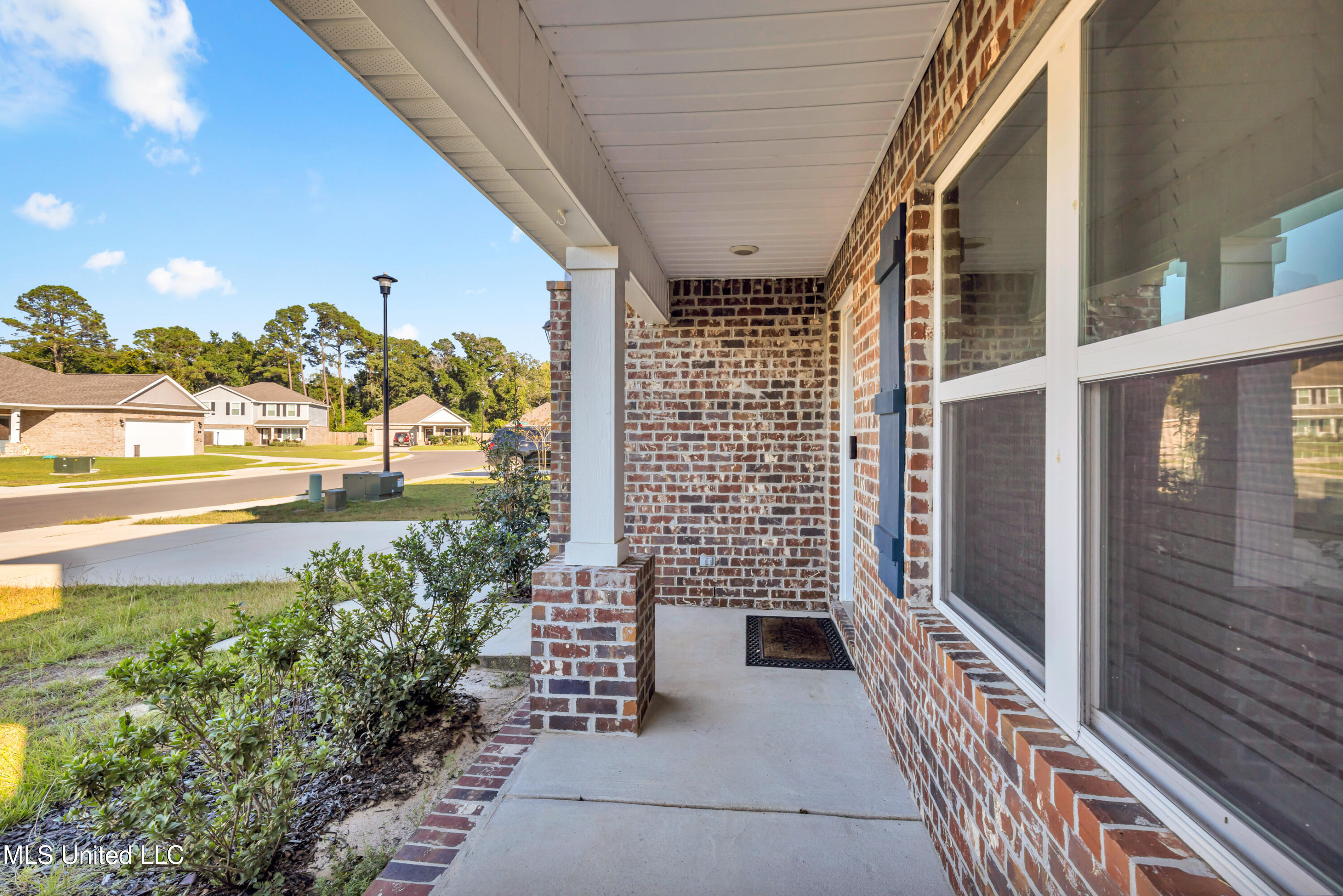 62 Saltmeadow Circle Ocean Springs, MS 39564 - Photo 4 of 39 62SaltmeadowCir-4
