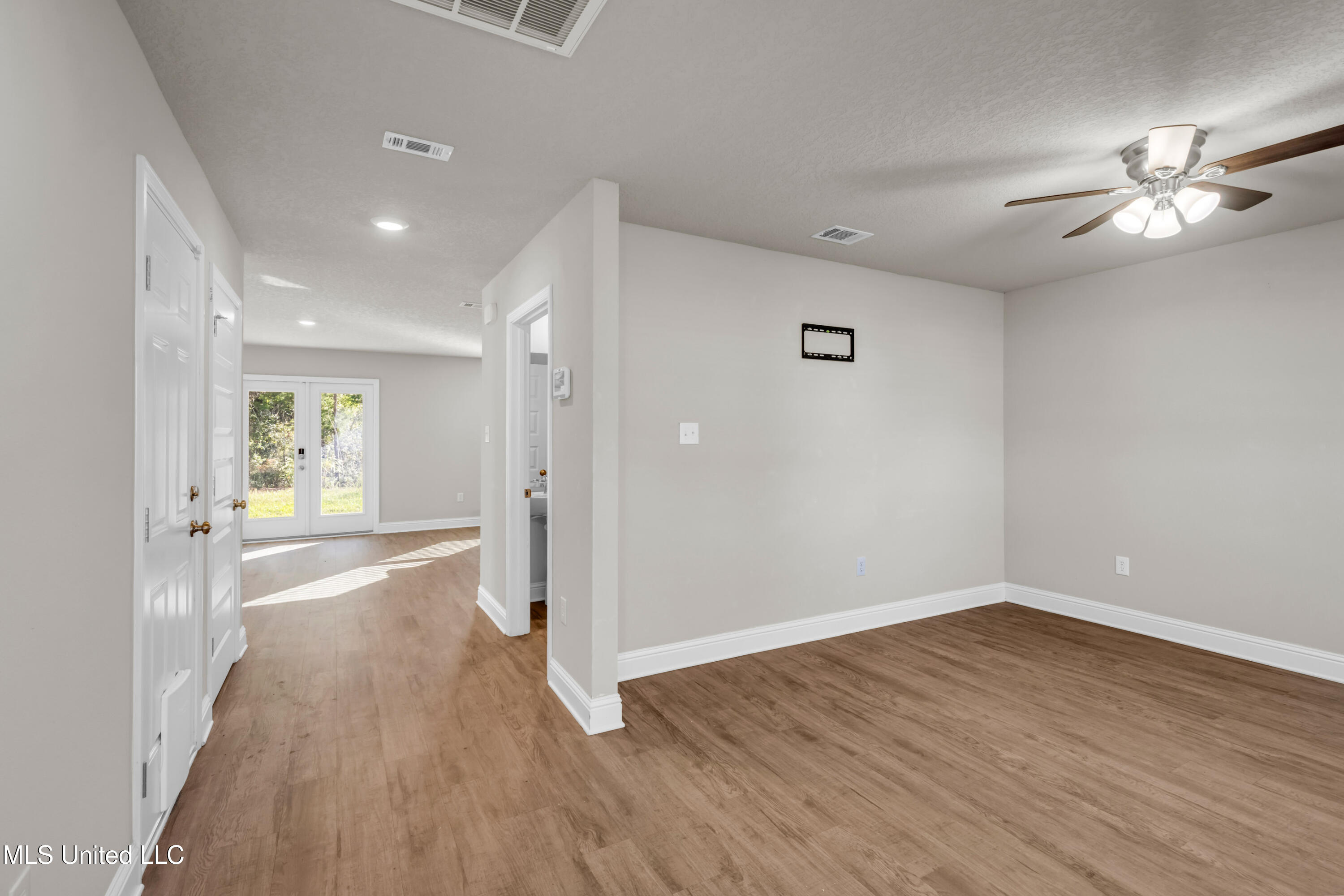 62 Saltmeadow Circle Ocean Springs, MS 39564 - Photo 6 of 39 62SaltmeadowCir-6