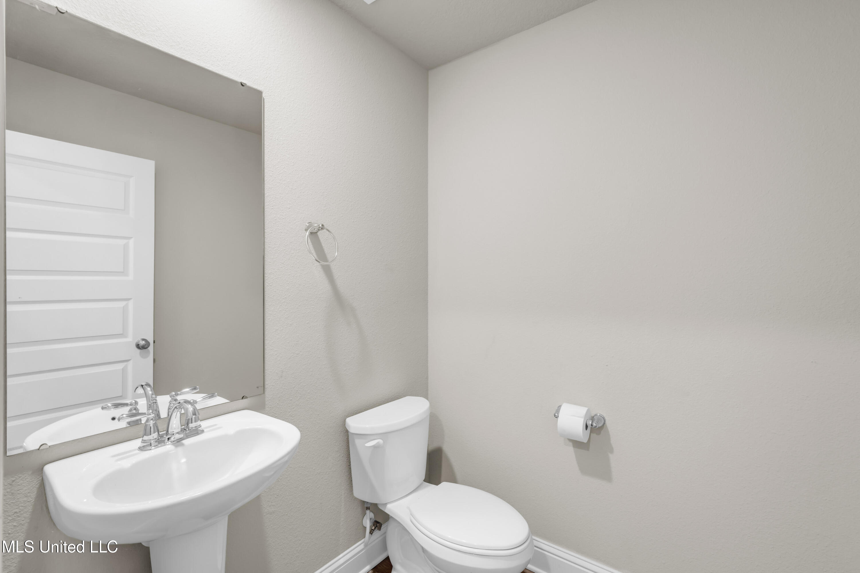 62 Saltmeadow Circle Ocean Springs, MS 39564 - Photo 8 of 39 62SaltmeadowCir-8