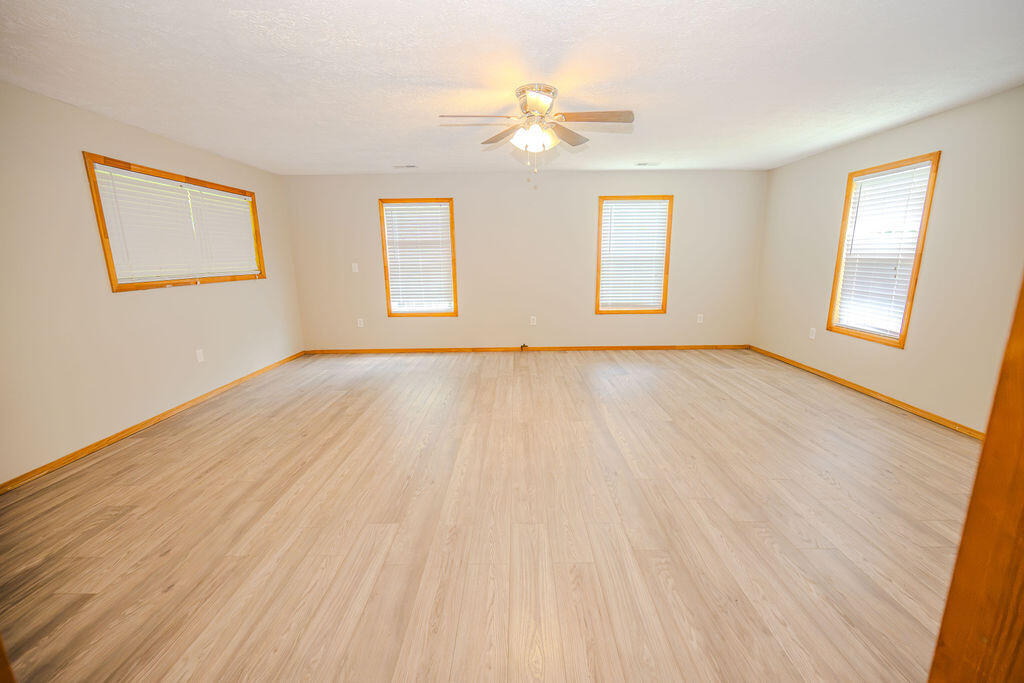 995 Cobhill Road Ravenna, KY 40472 - Photo 14 of 37 DSC_1363