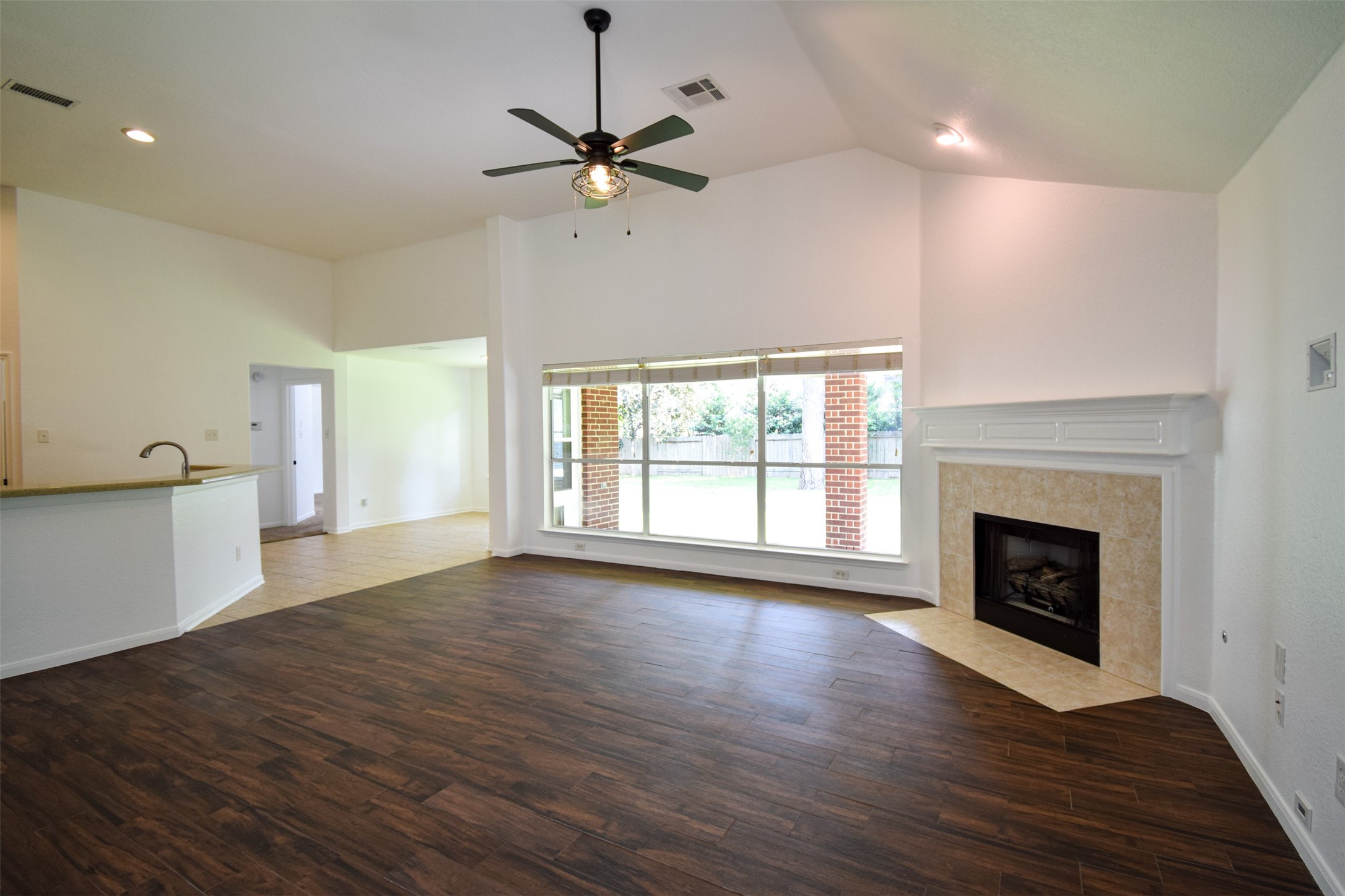 34 South Rambling Ridge Place Conroe, TX 77385 - Photo 10 of 50