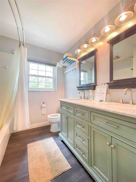 863 Bay Breeze Terrace Largo, FL 33770 - Photo 4 of 19 a spacious bathroom with a double vanity sink toilet mirror and bathtub